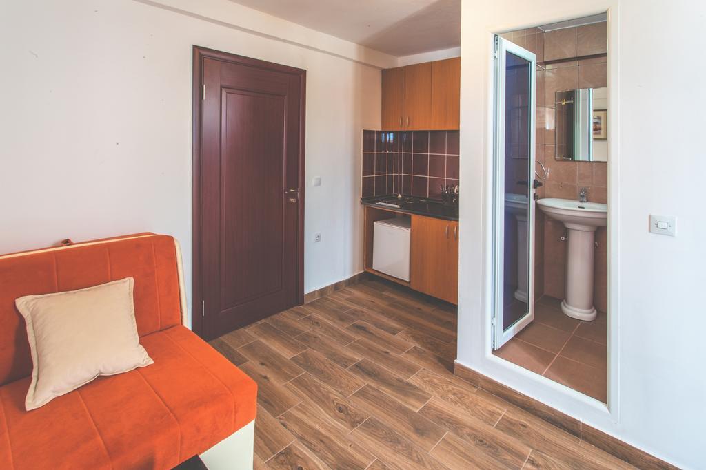 David Apartments And Rooms Dobra Voda Exterior foto